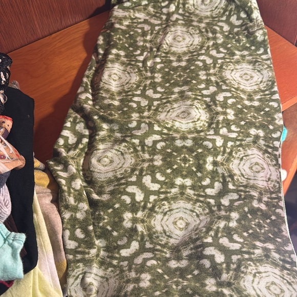 LULAROE TALL & CURVY various prints 5 Available to bundle - Picture 2 of 6